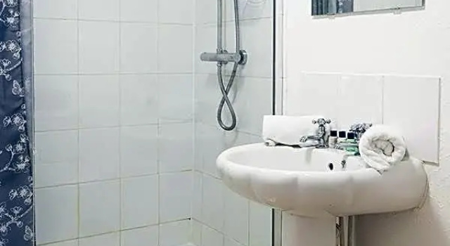 Трёхместный номер Economy Royal Ashton Hotel