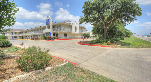 Motel 6 San Antonio, TX - Fiesta Trails