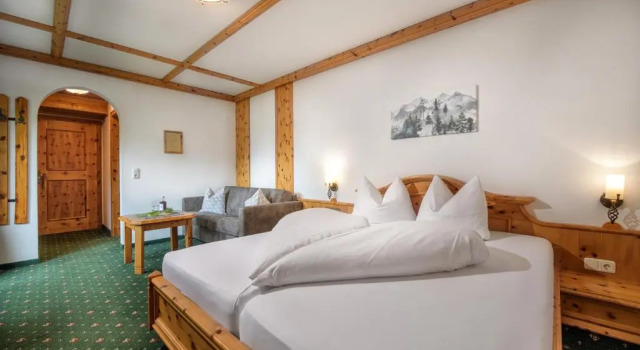 Трёхместный номер Standard с балконом Hotel Hubertushof