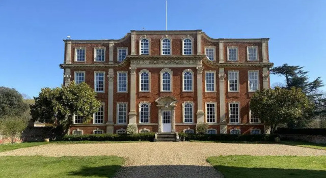 Кровать в общем номере De Vere Venues Chicheley Hall
