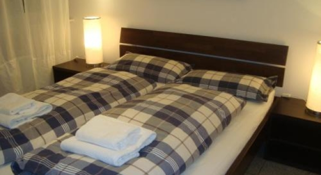 Bermuda Triangle B&B, Забронировать Отель «постель и завтрак» Отели Кельна 3 звезды, рядом с Церковь Святого Гереона, 3*