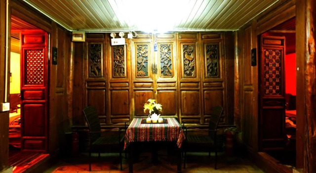 Lijiang Yuese Inn, Prenota Hotel Hotel economici a Lijiang