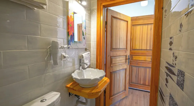Komfortowy pokój Alaybey Ada Evi