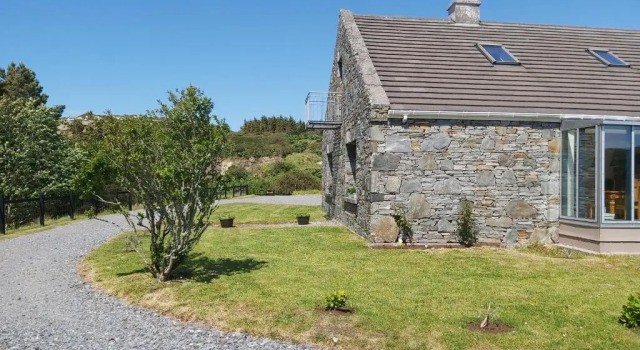 Коттедж Shanakeever Farm - Clifden Country Homes - Bookable as 2 and 3 bedroomed