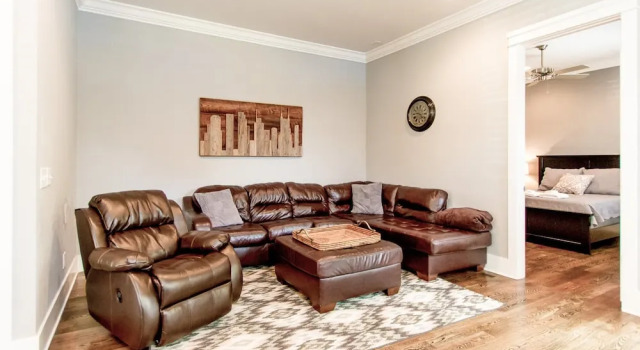 Brand New Luxury Rental in Nashville by RedAwning, Забронировать Отель Нэшвилл Теннесси, рядом с Belmont Mansion