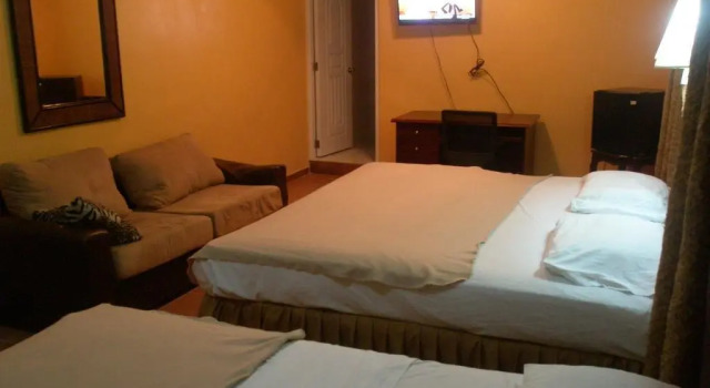 Hotel Karma, Забронировать Отель Отели Ла-Романа с парковкой, рядом с Стадион «Полидепортиво Элеонсио Мерседес», Парковка