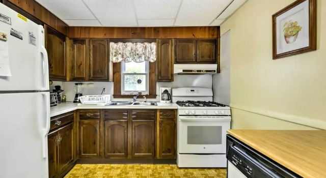 Коттедж Breezy Ship Bottom House w/ Yard + Beach Access!