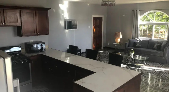 Апартаменты Retreat Comfortable Apartments