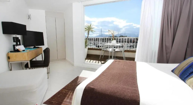Люкс с видом на море Bleu Mer Duplex & Suites