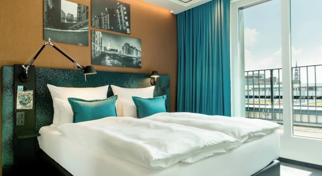 Номер Standard с балконом Motel One Hamburg-Fleetinsel