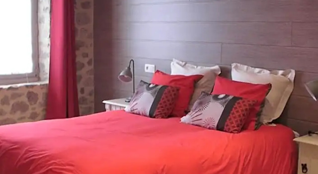 Maison Chabrat, Book Hotel Hoteller i Correze med parkering, Parkering