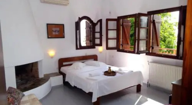 Villa Enallaxis, Rezerwuj Willa Hotele w Mouresi z basenem, Basen