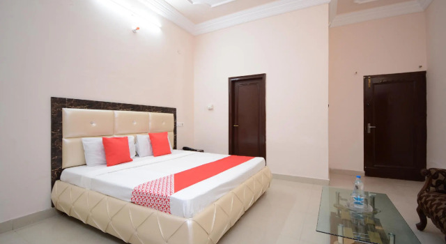 OYO 30358 Hotel Asia Palace, Book Hotel Hoteller i Pathankot med parkering, Parkering