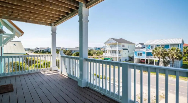 The Salty Dog by Oak Island Accommodations