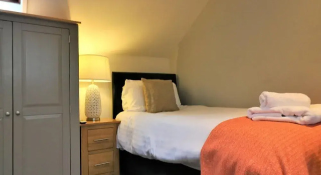 Linden Cottage Room 4 - Airdrie, 预订 度假屋 Airdrie 拉纳克郡