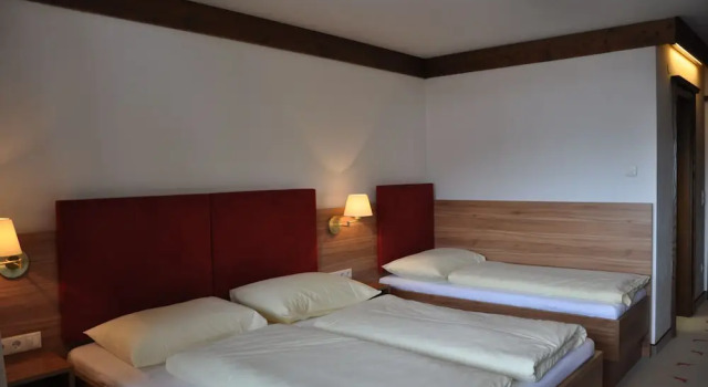 Трёхместный номер Standard Hotel Moawirt