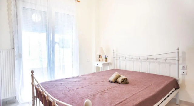 Jasmine Cozy Home - Bright Spacious Getaway, Book Hotel Volos 