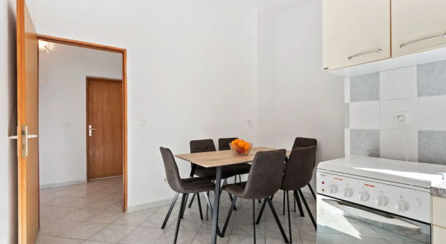 Апартаменты Simplistic Apartment in Vir with Garden
