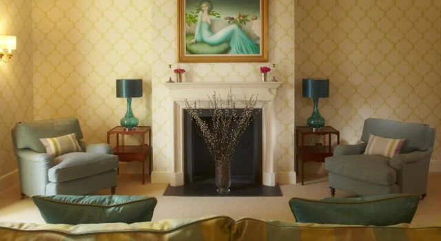 Полулюкс The Vineyard Hotel