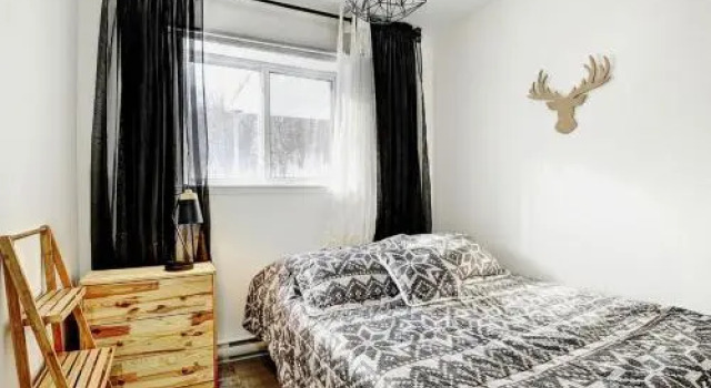 Chalet 33 Chemin du Hameau 203, Book Chalet Hoteller i Stoneham med parkering, nær Stoneham Golf Club, Parkering