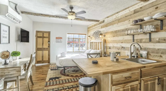 Апартаменты c 1 комнатой 1BD Suitenear Old Colorado City & Hiking!dogs Welcome!