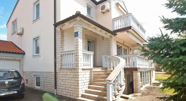 Apartments Anto 1598