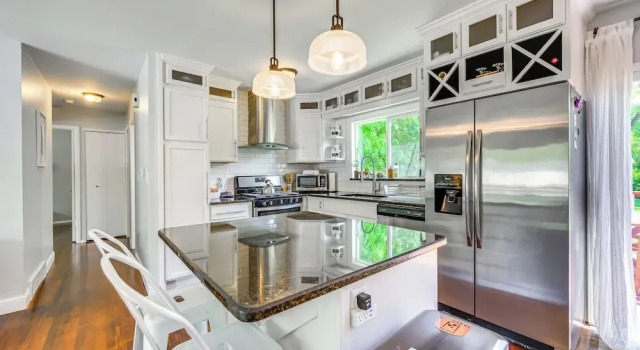 Коттедж Charming Ann Arbor Getaway w/ Deck: Near Downtown!