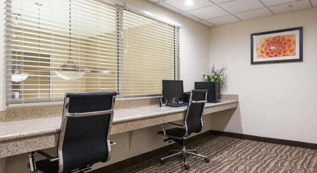 Comfort Suites Central, Prenota Hotel Tulsa Oklahoma