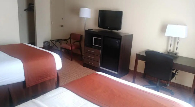 Четырёхместный номер Standard Отель Four Points by Sheraton Charlotte Airport