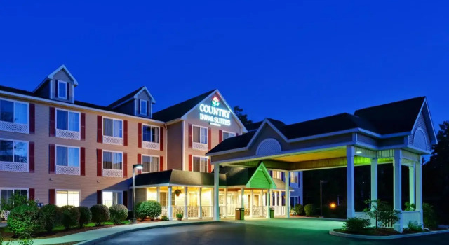 Country Inn & Suites by Radisson, Queensbury - Lake George , NY, Забронировать Отель Лейк-Джордж Adirondack Mountains