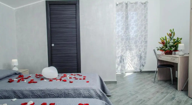 B&B Villa Fiorita, Book Bed and Breakfast Hotels in Sicily with Parking, Parking