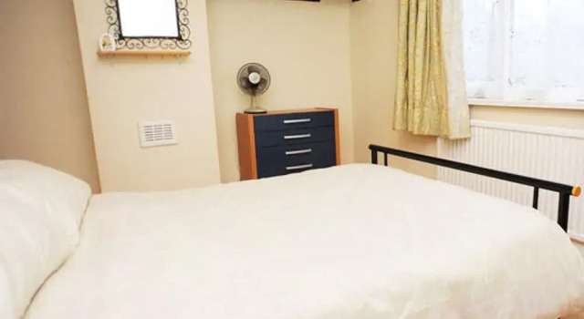 House - Sleeps 5, Private Garden & Free Parking, Забронировать Отель Отели Англии 3 звезды, 3*