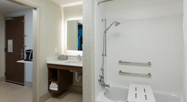 Люкс с 2 комнатами Holiday Inn Express Visalia-Sequoia Gateway Area by IHG