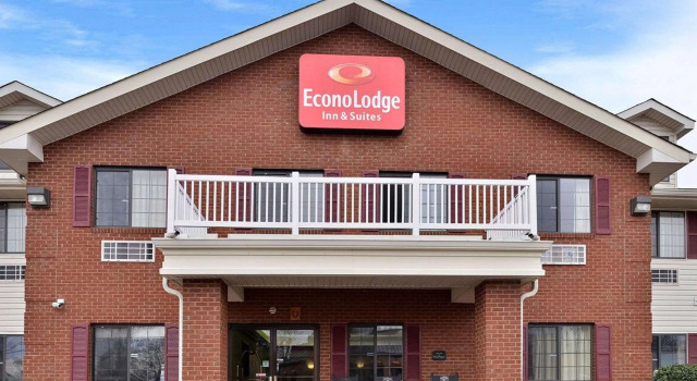 Econo Lodge Inn & Suites Shelbyville, Забронировать Отель Отели Шелбивилл 4 звезды, рядом с Стадион Calsonic, 4*