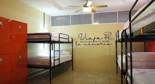 Кровать в общем номере Hostal Casa Amiga - Hostel