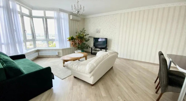 Apartments With Dnipro View, Buchen Sie Ferienwohnung Hotels in Darnyckyj mit Parkplatz, Parkplätze