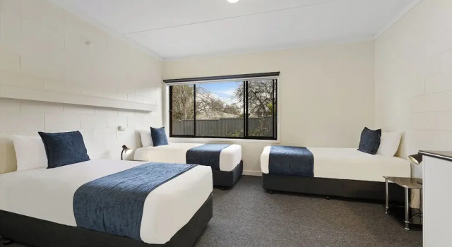 Апартаменты Hamilton Lakeside Motel