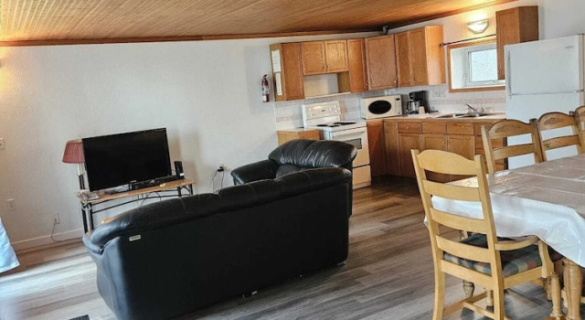 Семейный люкс с 3 комнатами Beach Front Resort