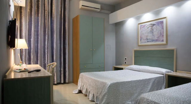 Maximo Hotel, Rezervați Hotel Hoteluri în Lazio cu parcare, Parcare