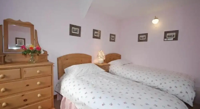 Lavender Cottage, Забронировать Дом для отпуска Отели в центре Алник, в центре, Парковка