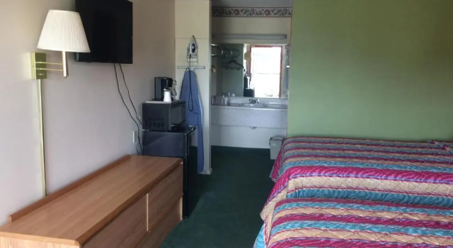 Четырёхместный номер Standard Western Motel - Camilla