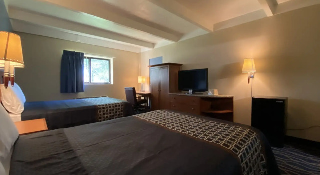 Economy Inn North Randall