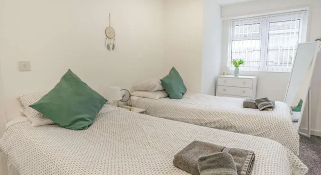 3-bed 5-6 Berth Modernised Bungalow!