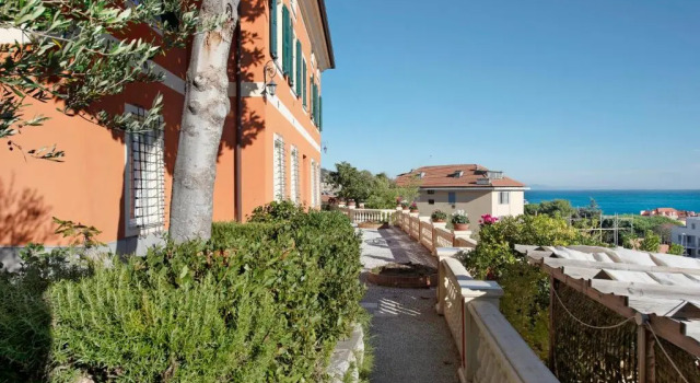 Trilocale in villa vista mare Apt 2, Забронировать Вилла Коттеджи Варацце, рядом с Туристический порт Варацце, Коттедж