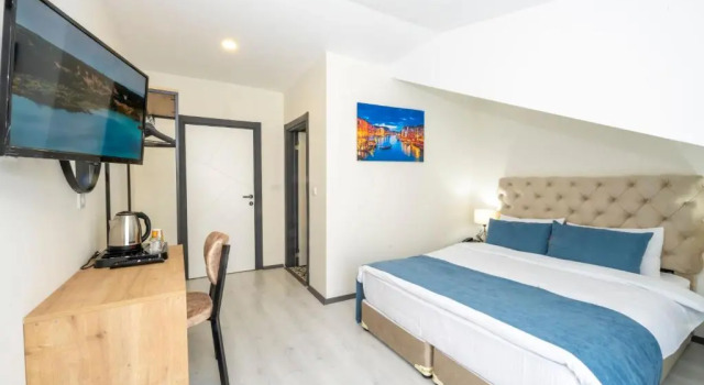 Двухместный номер Deluxe с балконом Glori̇a Ai̇rport Hotel