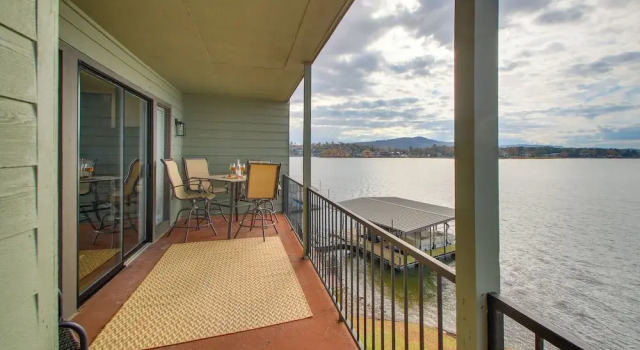 Апартаменты Sunset-view Resort Condo on Lake Hamilton!
