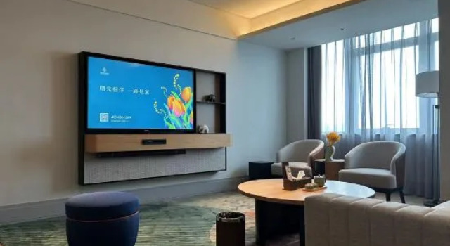 Люкс с видом на озеро Sunstone Plaza Hotel