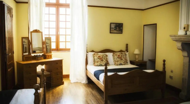 Четырёхместный номер Standard Charming Courtyard cottage 25kms Puy du Fou