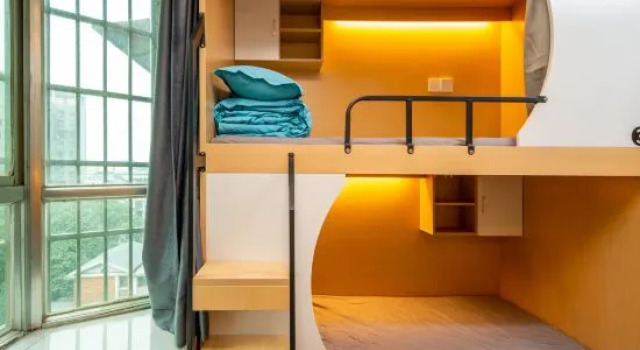 Кровать в общем номере (мужской номер) Jiyi Youth Hostel (Wuyi Square Huangxing Square)