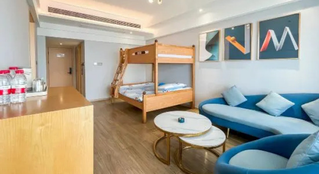 Семейный люкс Grand с балконом и с видом на закат Penglaige Sea View Hotel